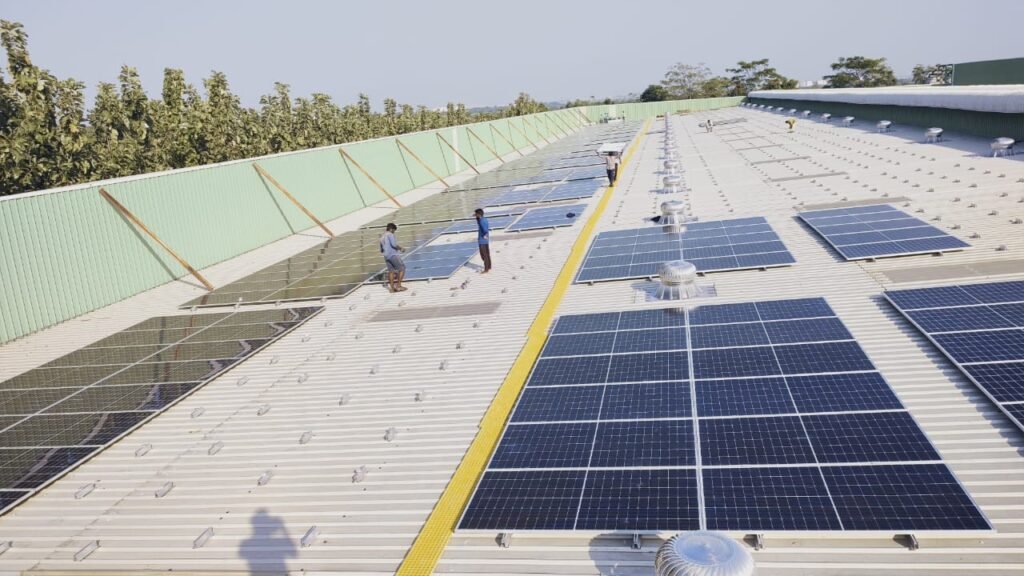 Industrial rooftop solar array
